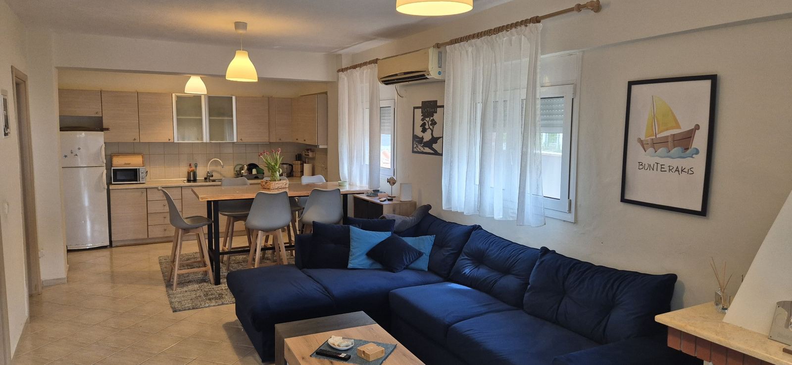 Bunterakis 1 living room and dining area