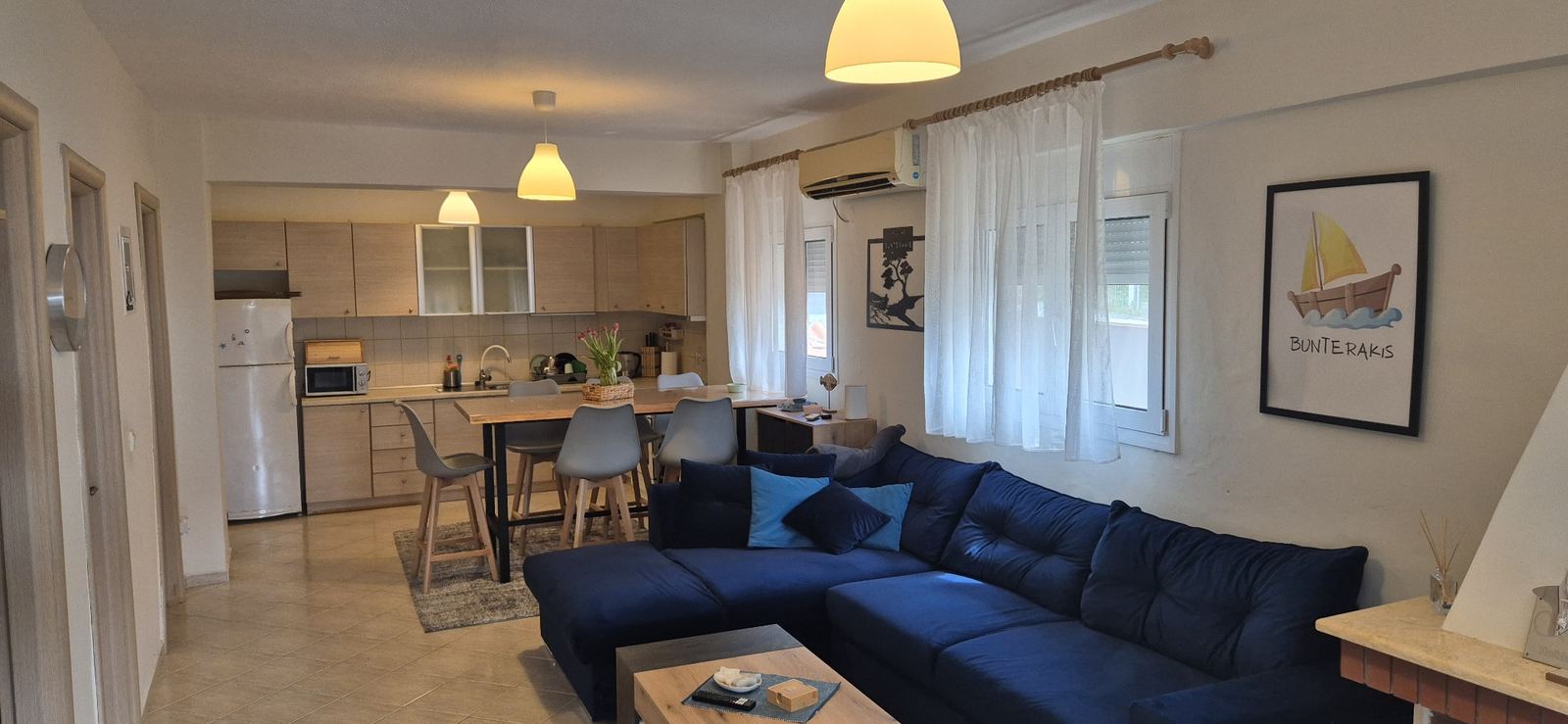 Bunterakis 1 kitchen and living area