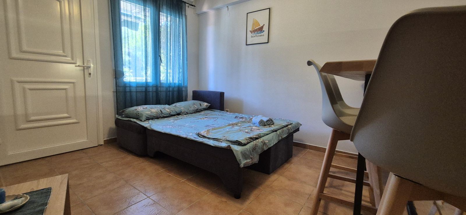Bunterakis 2 living area bed setup