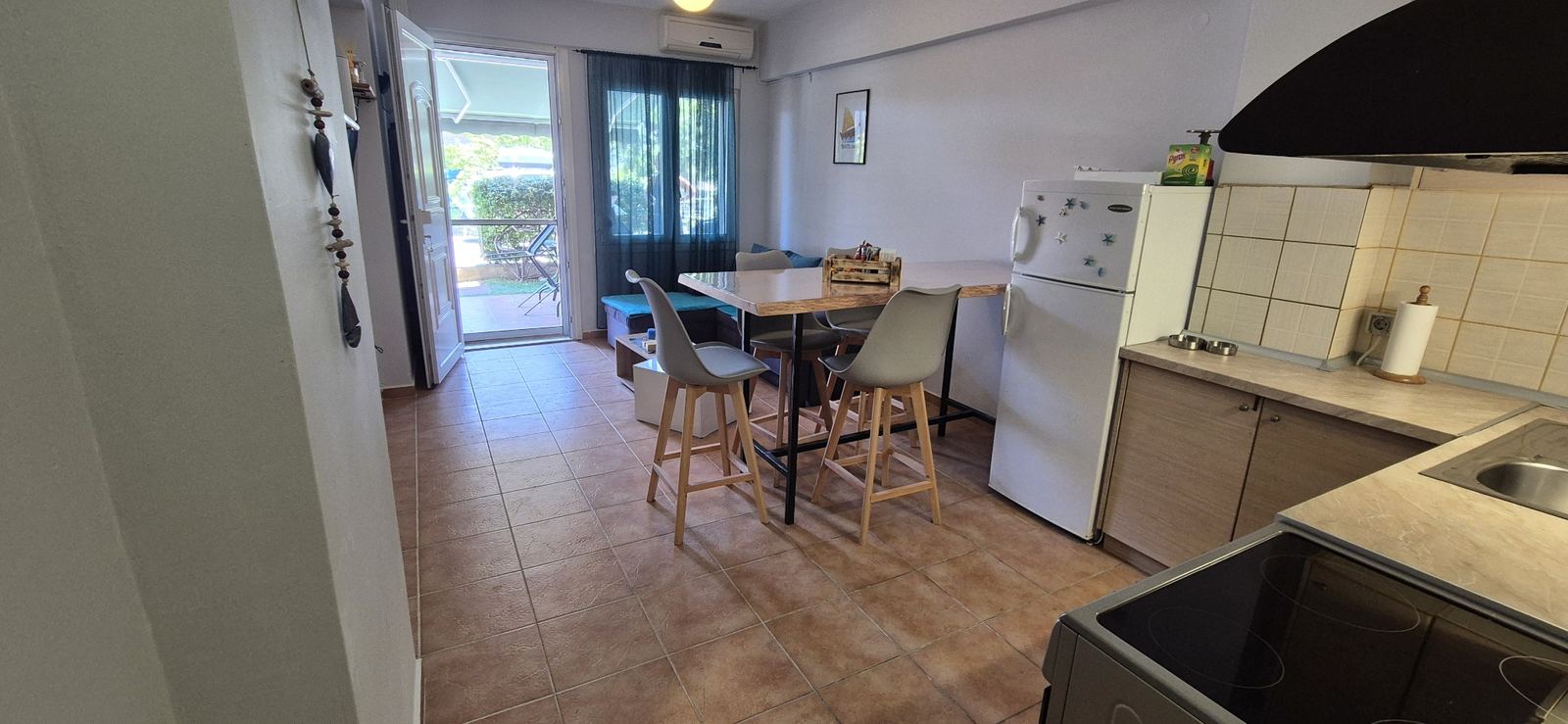 Bunterakis 2 kitchen and terrace access